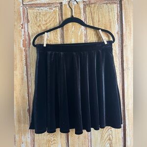 Hot Topic Black Velvet Skirt (juniors) Large